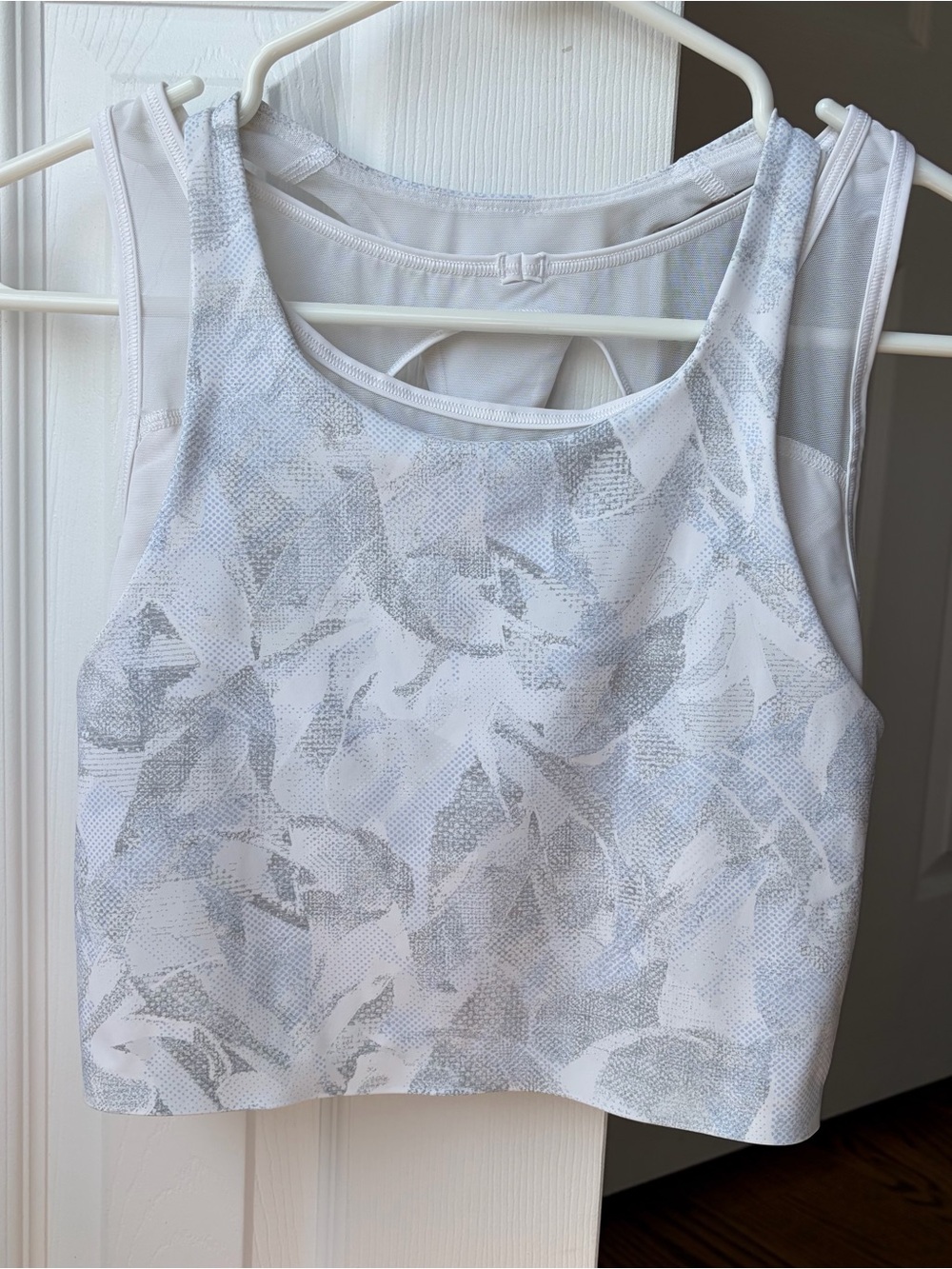 Lululemon Break Free cropped tank with built in bra